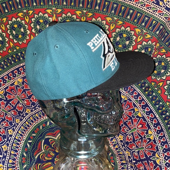 Classic New Era Philadelphia Eagles fitted hat. 7 1/8. - Picture 8 of 13
